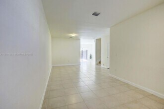 11981 SW 150th Pl in Miami, FL - Building Photo - Building Photo