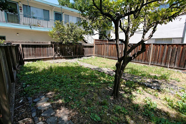 506-512 Redwood Ave in Redwood City, CA - Building Photo - Building Photo