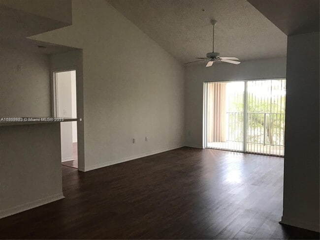 12112 St.Andrews Pl in Miramar, FL - Building Photo - Building Photo