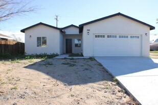 7612 Xavier Ave in California City, CA - Building Photo