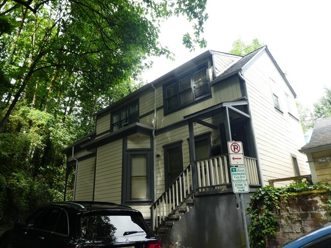 property at 1275 SW College St