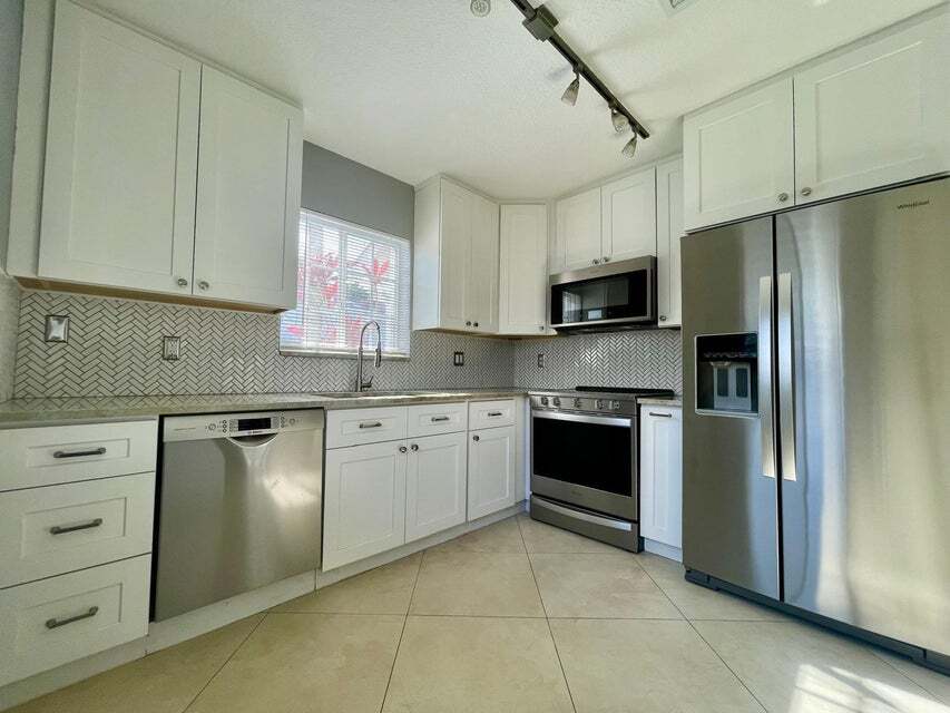 1146 SW 44th Way in Deerfield Beach, FL - Building Photo