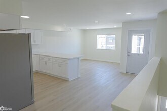 514 Layne Dr, Unit 1 in West Burlington, IA - Foto de edificio - Building Photo