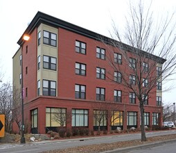 Lindquist Apartments in Minneapolis, MN - Foto de edificio - Building Photo