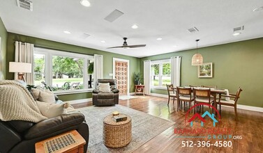 1407 Hopkins St in San Marcos, TX - Building Photo - Building Photo