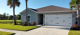 201 Raspberry Rd in Fort Pierce, FL - Building Photo