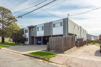 5304 Van Fleet Ave in Richmond, CA - Building Photo - Primary Photo