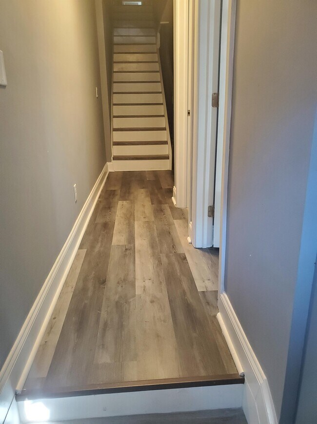 1607 Division St photo'