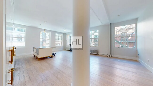 Beautiful 4 Bedroom 3 Bath Apartment In So in New York, NY - Building Photo - Building Photo