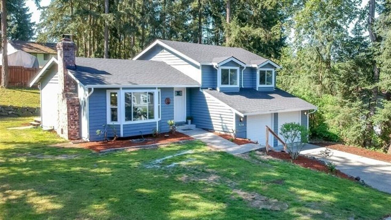9104 158th St E in South Hill, WA - Building Photo