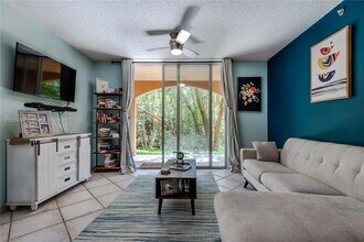 19601 E Country Club Dr in Aventura, FL - Building Photo - Building Photo