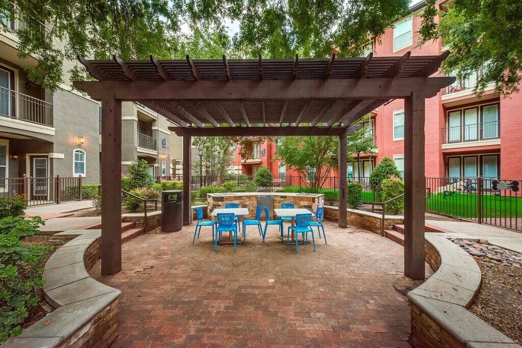 Broadstone Paragon Dallas, TX Apartments