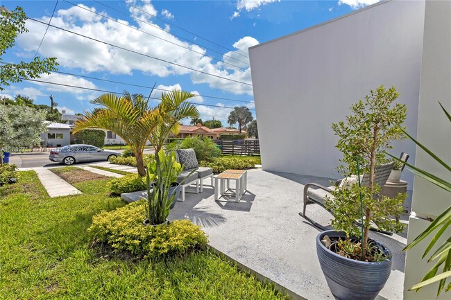 2343 SW 16th St in Miami, FL - Building Photo - Building Photo