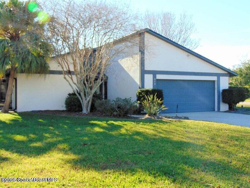 300 Olympia Ct in Melbourne, FL - Building Photo