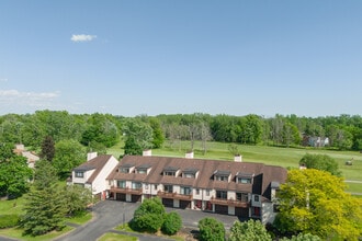 Woodgate Village in East Amherst, NY - Foto de edificio - Building Photo