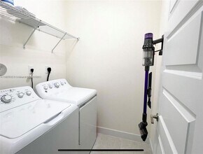 4640 NW 84th Ave, Unit 20 in Doral, FL - Foto de edificio - Building Photo