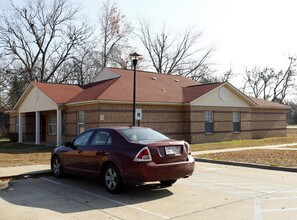 Davis Manor Apartments in Earle, AR - Building Photo - Building Photo