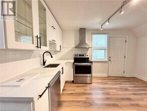 17 Duff St in Hamilton, ON - Building Photo - Building Photo