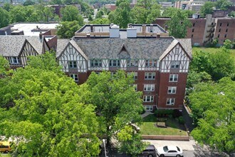 17 Summit Street in East Orange, NJ - Foto de edificio - Building Photo