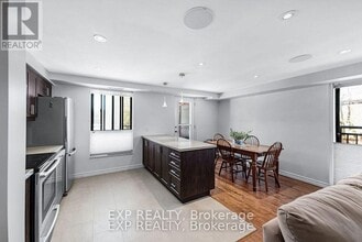 15390 Yonge St in Aurora, ON - Building Photo - Building Photo