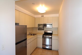 31-64 21st St-Unit -3C in Queens, NY - Building Photo - Building Photo