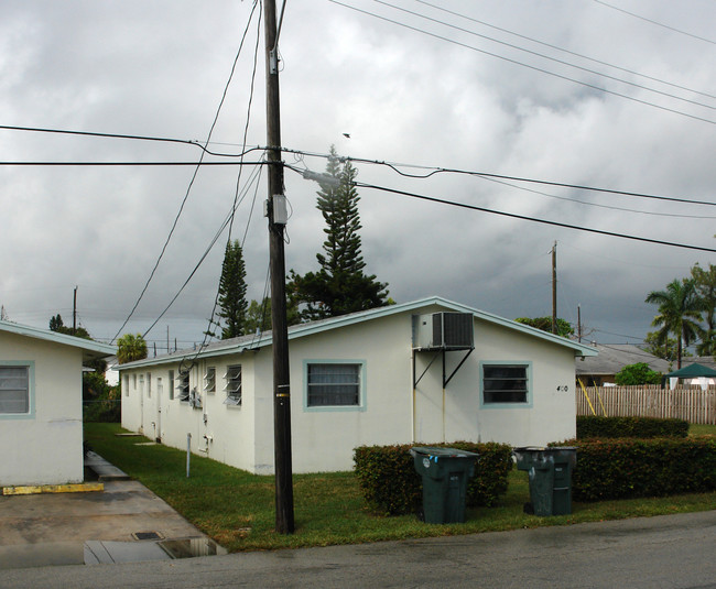 400-404 SE 4th Ave in Hallandale Beach, FL - Building Photo - Building Photo