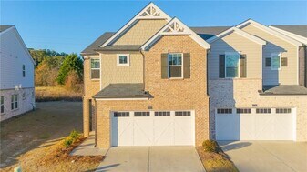 1060 Sunny Lk Dr in Lawrenceville, GA - Building Photo