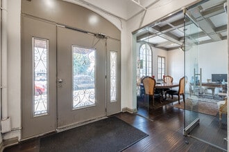 New Hampshire Manor in Los Angeles, CA - Building Photo - Building Photo