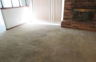 207 E Hogan Dr in Copperas Cove, TX - Building Photo - Building Photo