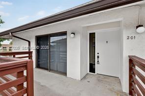 615 NW 210th St in Miami, FL - Building Photo - Building Photo