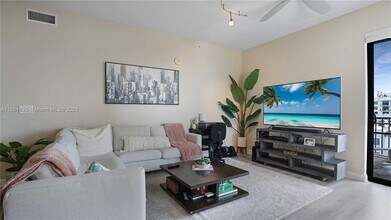 8390 SW 72nd Ave in Miami, FL - Building Photo - Building Photo