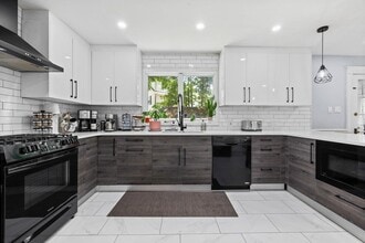 11 Parkway Rd in Medford, MA - Building Photo - Building Photo