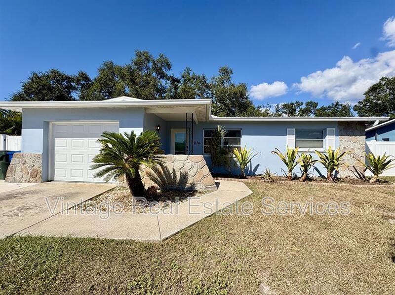 1074 S Woodbrook Drive South in Largo, FL - Building Photo