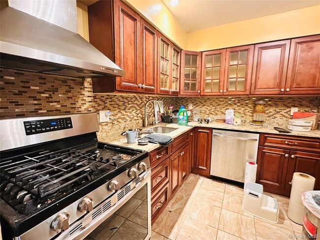 150-06 35th Ave in Queens, NY - Foto de edificio - Building Photo
