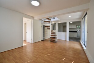 314 W Mission St, Unit 14F in Santa Barbara, CA - Building Photo - Building Photo