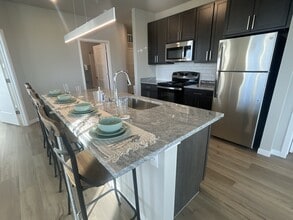 West End @ University Park in Madison, WI - Foto de edificio - Building Photo