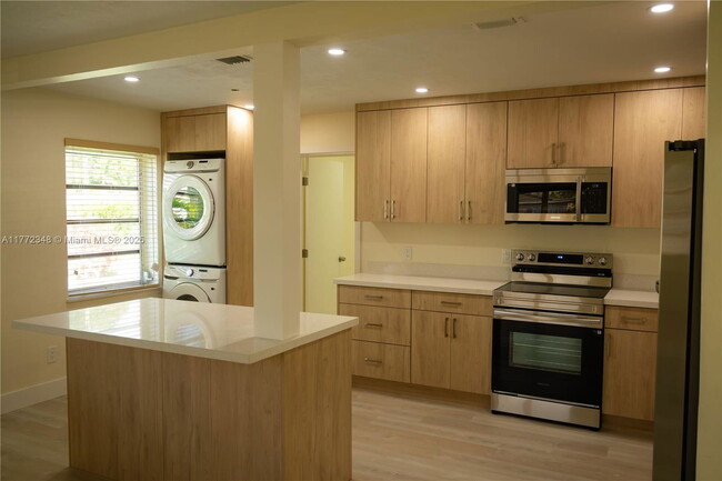 467 SE 3rd St in Hialeah, FL - Building Photo - Building Photo