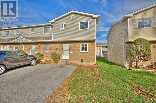 8141 Coventry Rd in Niagara Falls, ON - Building Photo - Building Photo