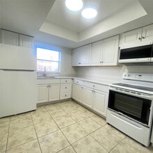 8010 SW 7th St in North Lauderdale, FL - Building Photo - Building Photo