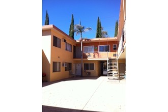 7454 Haskell Ave in Van Nuys, CA - Building Photo - Building Photo