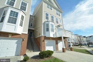 13640 Salk St in Herndon, VA - Building Photo