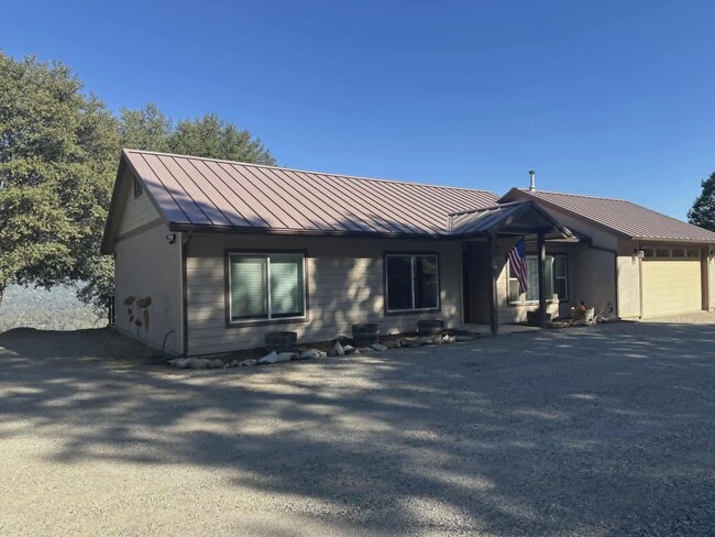 39034 CA-41 in Oakhurst, CA - Building Photo - Building Photo