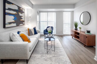 One32 in Toronto, ON - Building Photo - Interior Photo