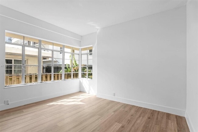 1044 Michigan Ave in Miami Beach, FL - Building Photo - Building Photo