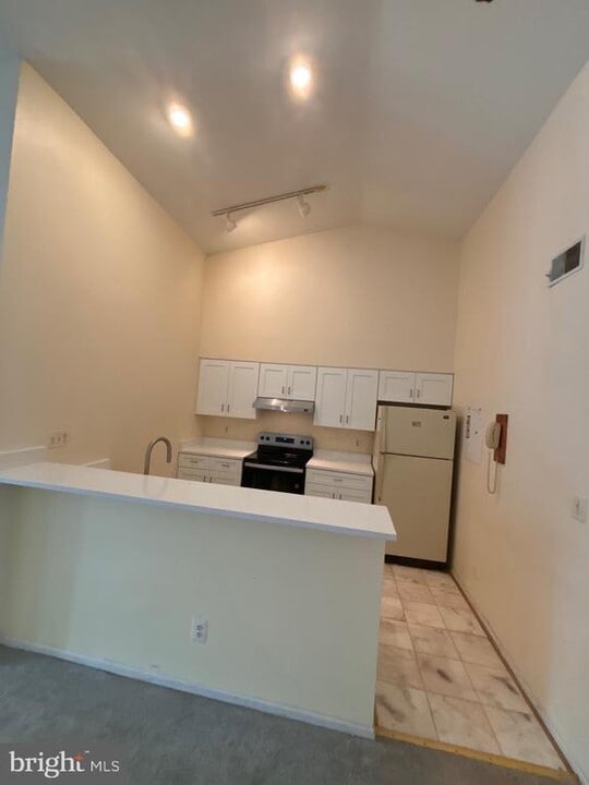 12889 Grays Pointe Rd in Fairfax, VA - Building Photo