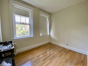 20 Alton Pl, Unit 4 in Brookline, MA - Foto de edificio - Building Photo