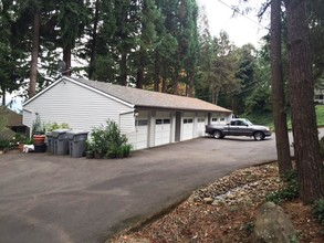 Caufield Park Apartments in West Linn, OR - Building Photo - Building Photo