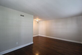320 E 28th Ave in North Kansas City, MO - Building Photo - Building Photo