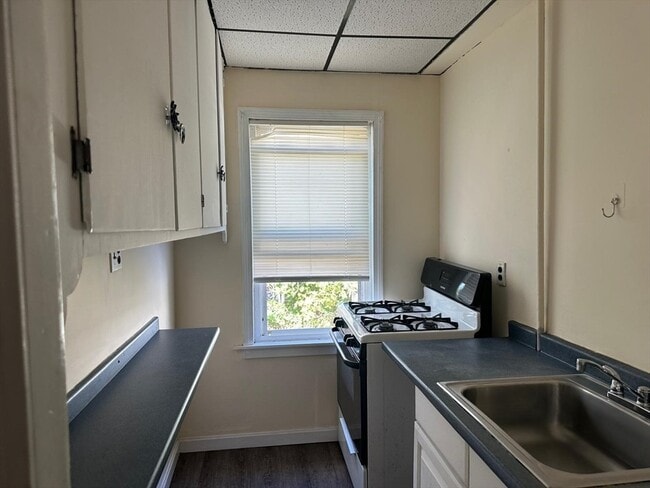 26 Marchand St in Fall River, MA - Building Photo - Building Photo