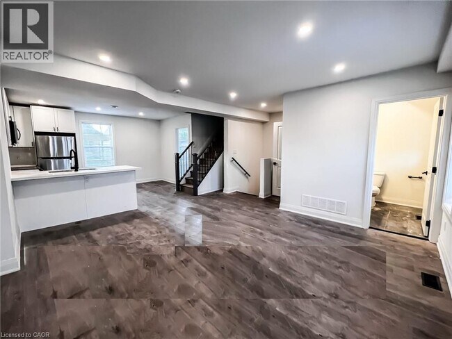 13 Gibson Ave in Hamilton, ON - Building Photo - Building Photo